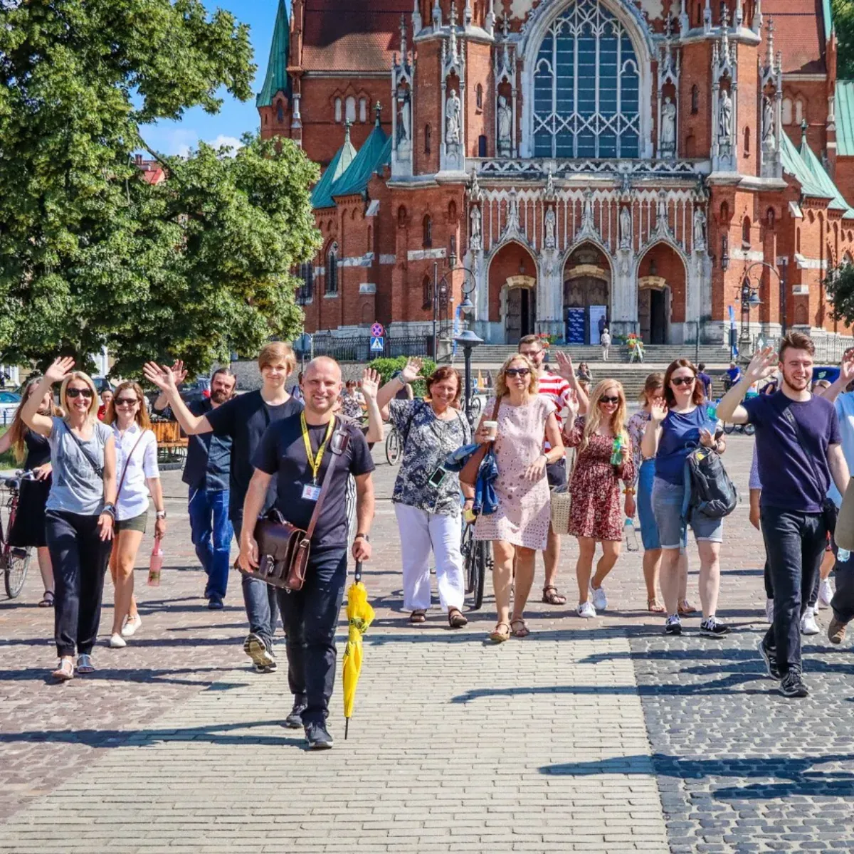 Grupa przed kościołem św. Józefa na Podgórzu